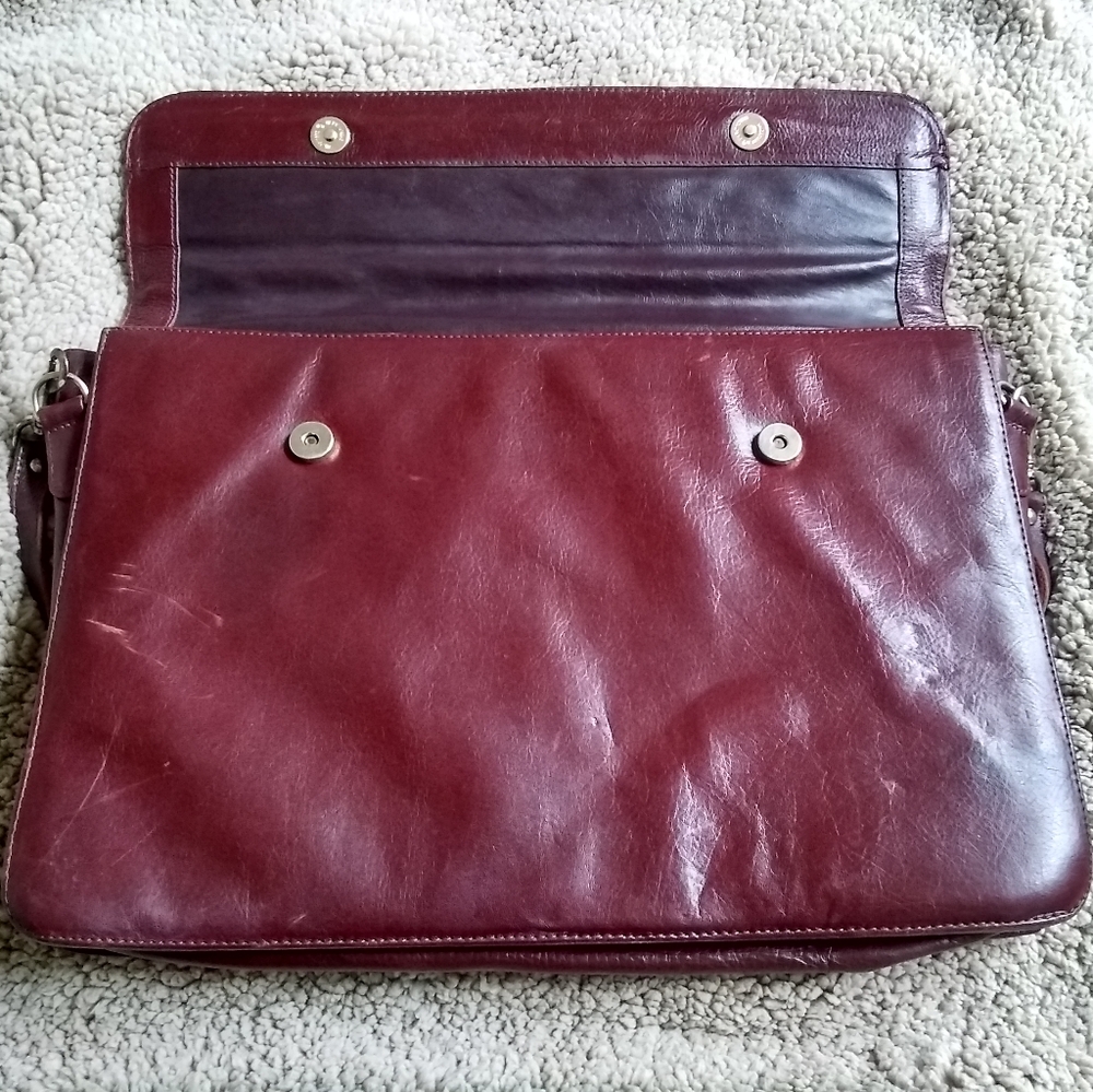 Embossed leather briefcase - Picture 3 of 5